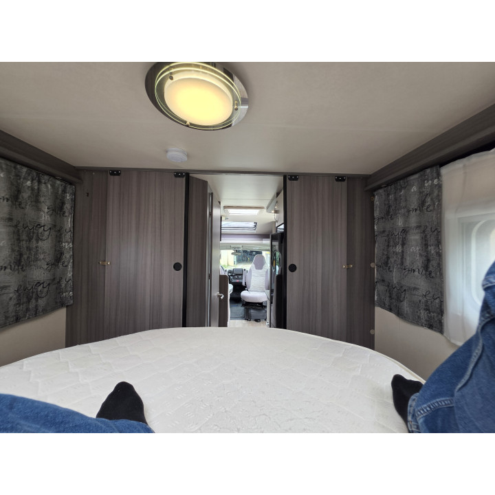 Camping-car profilé étroit Hobby V65GQ 2022 état neuf 18100km Store Tv Sattelite Occasion récente