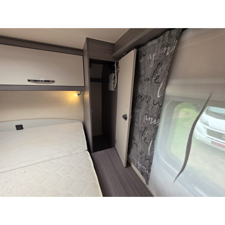 Camping-car profilé étroit Hobby V65GQ 2022 état neuf 18100km Store Tv Sattelite Occasion récente