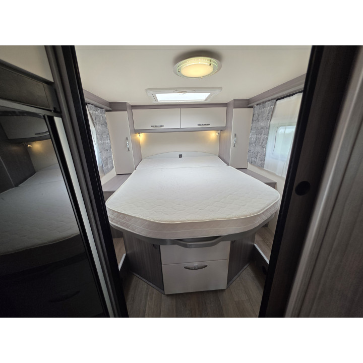 Camping-car profilé étroit Hobby V65GQ 2022 état neuf 18100km Store Tv Sattelite Occasion récente