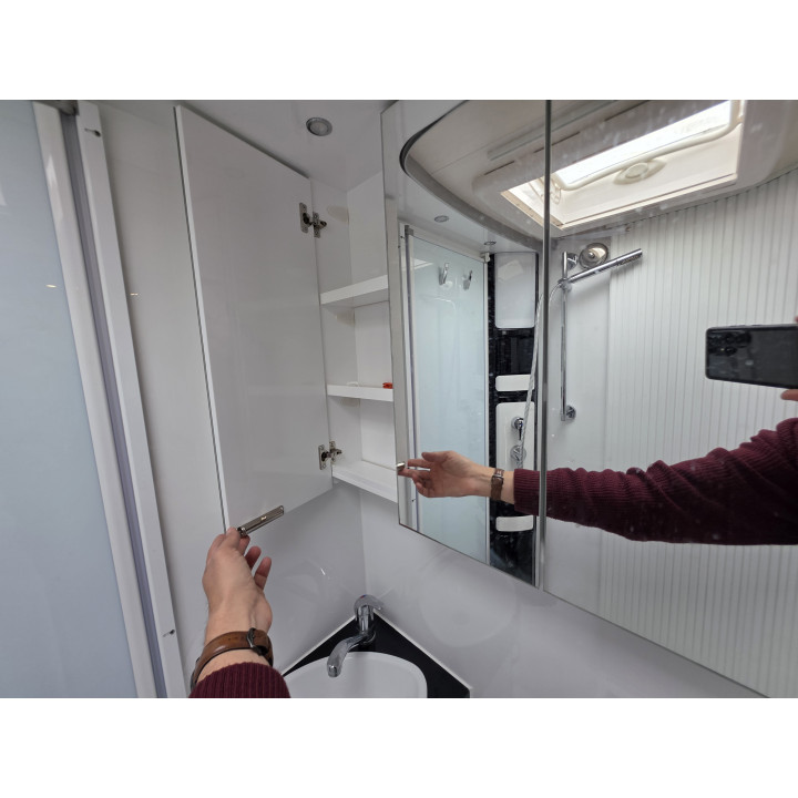 Camping-car profilé étroit Hobby V65GQ 2022 état neuf 18100km Store Tv Sattelite Occasion récente