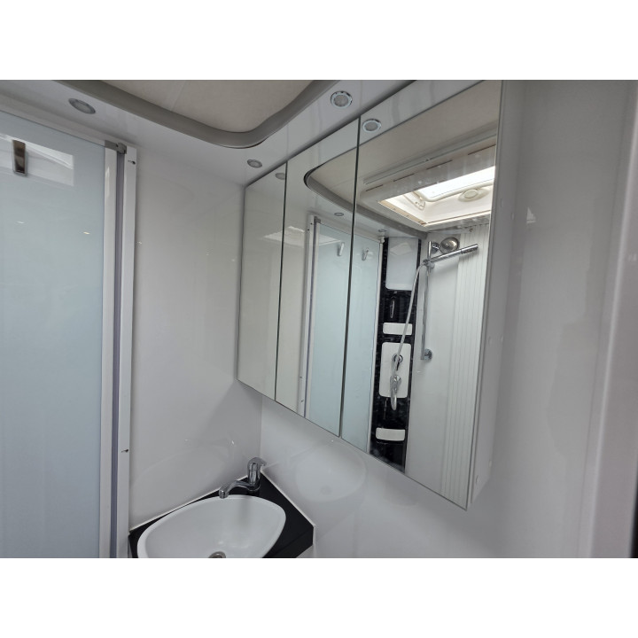 Camping-car profilé étroit Hobby V65GQ 2022 état neuf 18100km Store Tv Sattelite Occasion récente