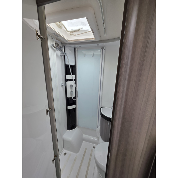 Camping-car profilé étroit Hobby V65GQ 2022 état neuf 18100km Store Tv Sattelite Occasion récente