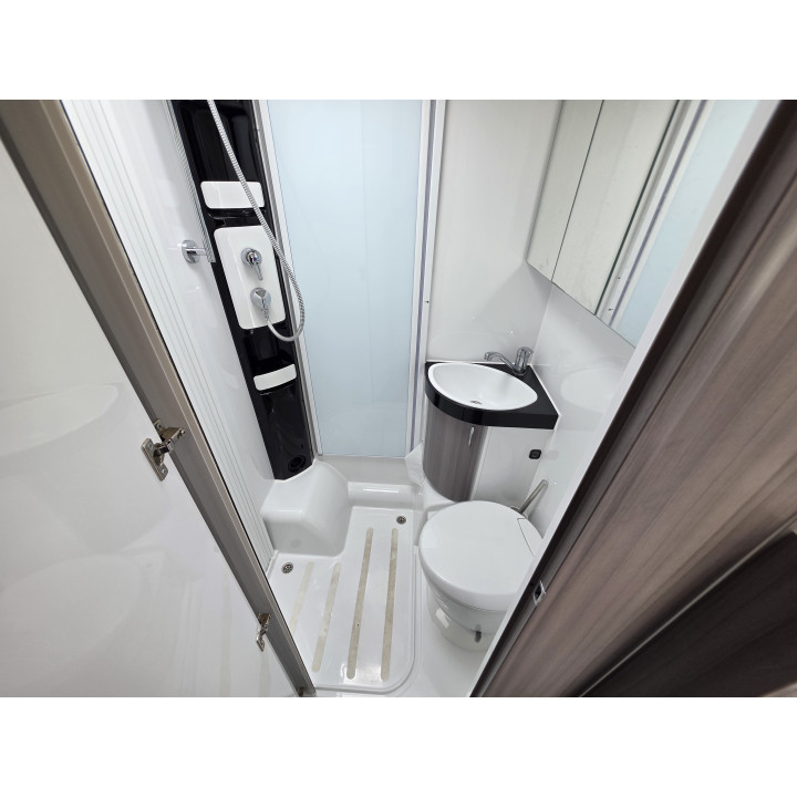 Camping-car profilé étroit Hobby V65GQ 2022 état neuf 18100km Store Tv Sattelite