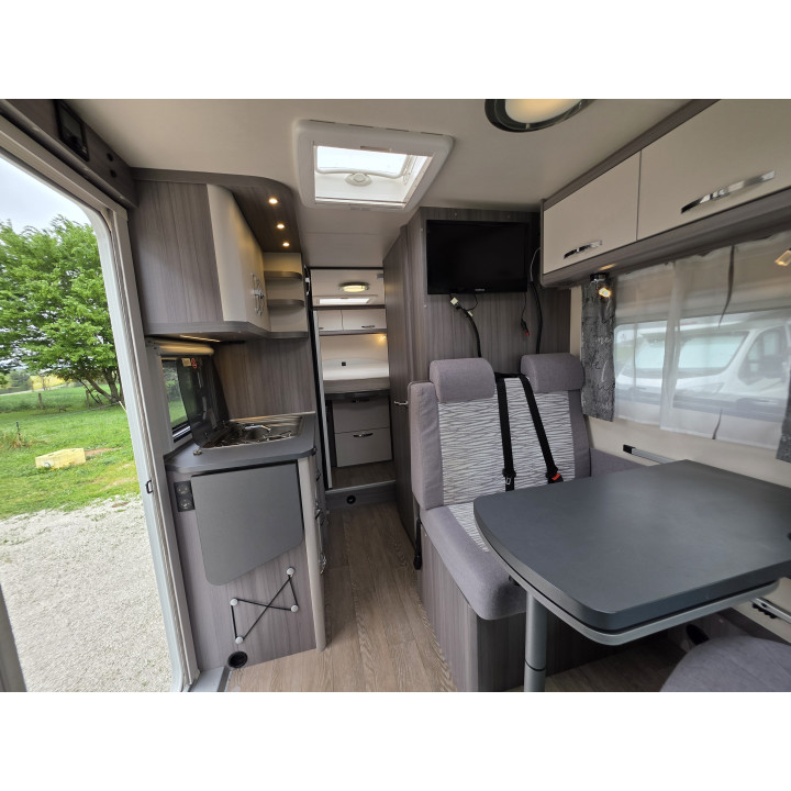 Camping-car profilé étroit Hobby V65GQ 2022 état neuf 18100km Store Tv Sattelite Occasion récente