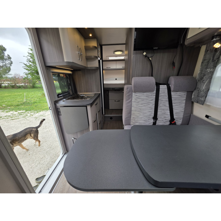 Camping-car profilé étroit Hobby V65GQ 2022 état neuf 18100km Store Tv Sattelite Occasion récente
