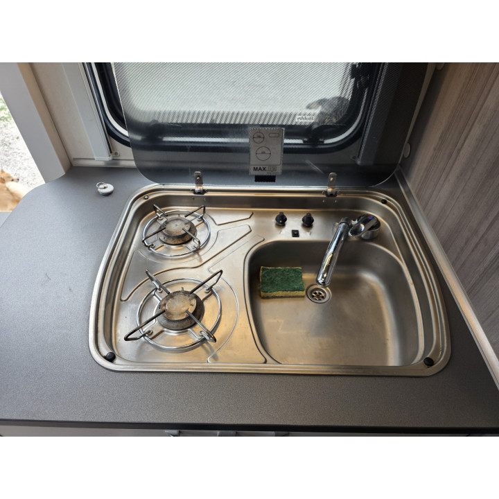 Camping-car profilé étroit Hobby V65GQ 2022 état neuf 18100km Store Tv Sattelite Occasion récente