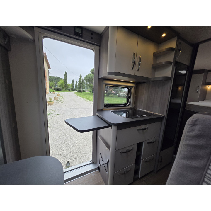 Camping-car profilé étroit Hobby V65GQ 2022 état neuf 18100km Store Tv Sattelite Occasion récente