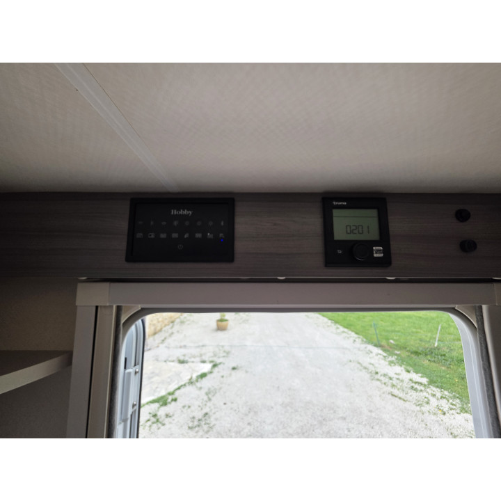 Camping-car profilé étroit Hobby V65GQ 2022 état neuf 18100km Store Tv Sattelite Occasion récente