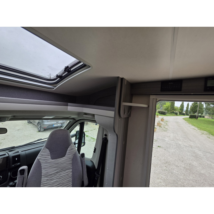 Camping-car profilé étroit Hobby V65GQ 2022 état neuf 18100km Store Tv Sattelite Occasion récente