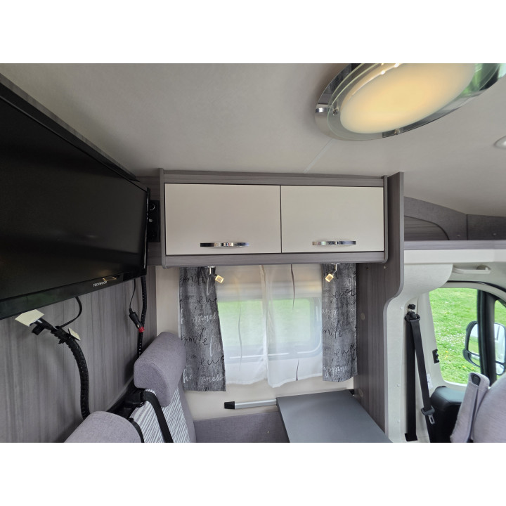 Camping-car profilé étroit Hobby V65GQ 2022 état neuf 18100km Store Tv Sattelite Occasion récente