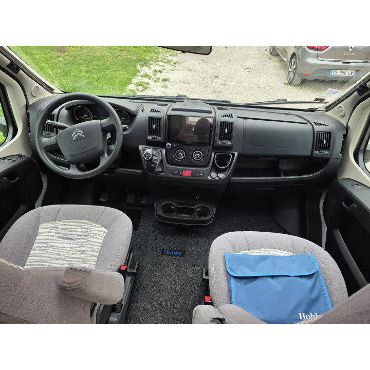 Camping-car profilé étroit Hobby V65GQ 2022 état neuf 18100km Store Tv Sattelite Occasion récente
