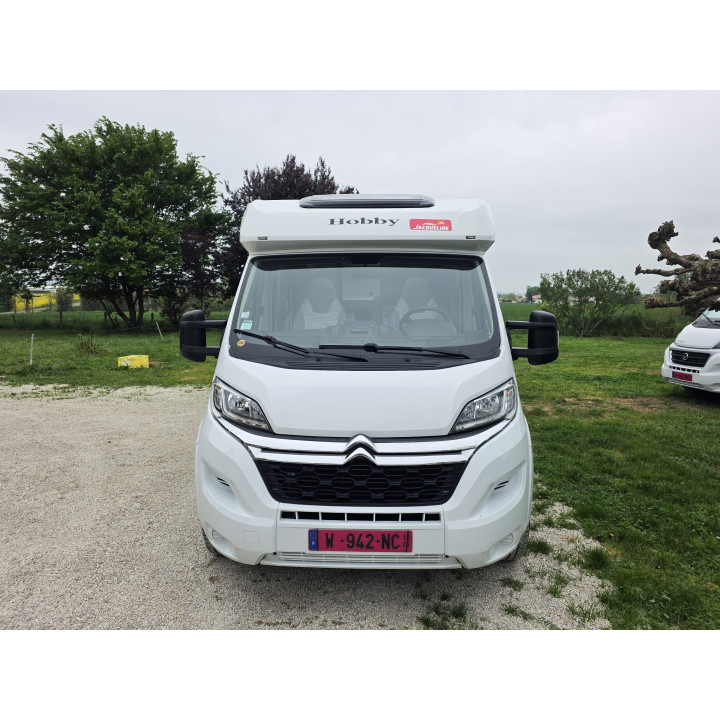 Camping-car profilé étroit Hobby V65GQ 2022 état neuf 18100km Store Tv Sattelite Occasion récente