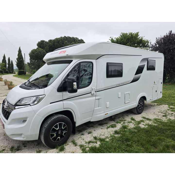 Camping-car profilé étroit Hobby V65GQ 2022 état neuf 18100km Store Tv Sattelite Occasion récente