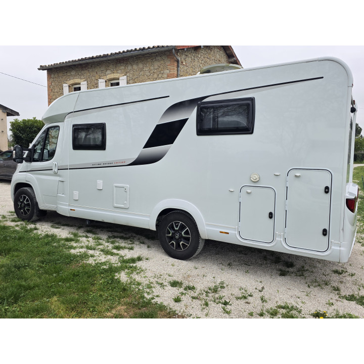 Camping-car profilé étroit Hobby V65GQ 2022 état neuf 18100km Store Tv Sattelite Occasion récente