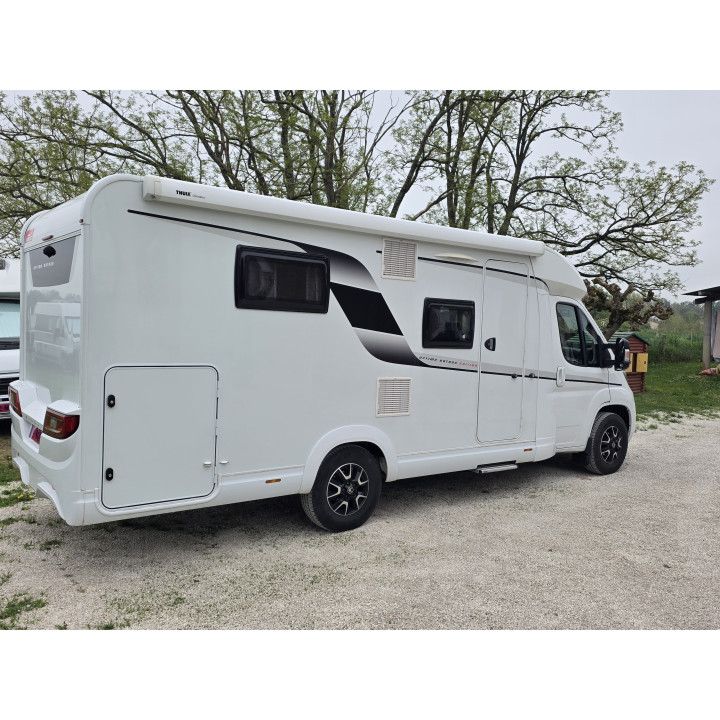 Camping-car profilé étroit Hobby V65GQ 2022 état neuf 18100km Store Tv Sattelite Occasion récente