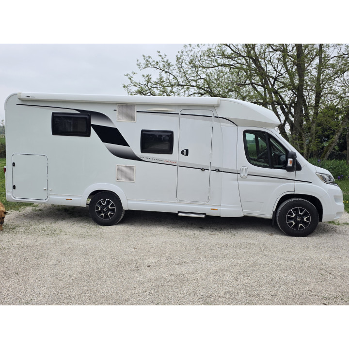 Camping-car profilé étroit Hobby V65GQ 2022 état neuf 18100km Store Tv Sattelite Occasion récente