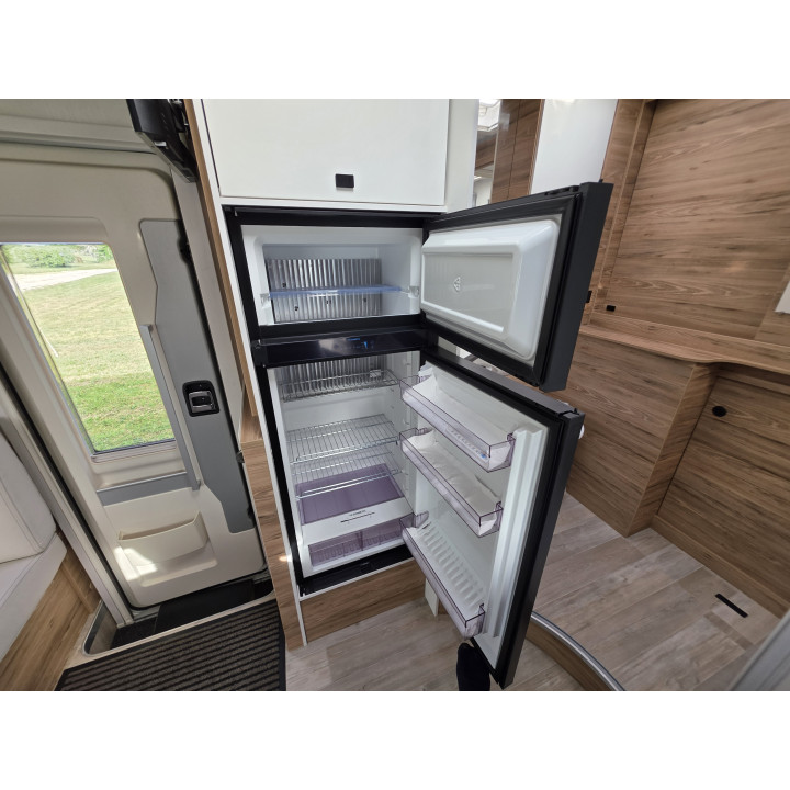 Bavaria T696D Nomade 2024 Attelage Tv Lithium Suspensions pneumatiques comme neuf
