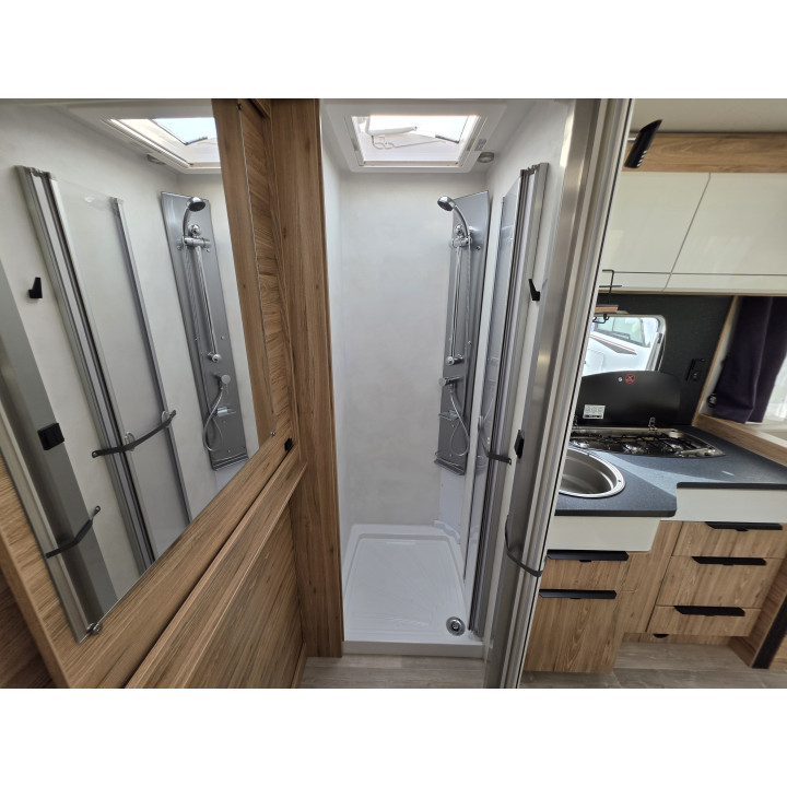 Bavaria T696D Nomade 2024 Attelage Tv Lithium Suspensions pneumatiques comme neuf