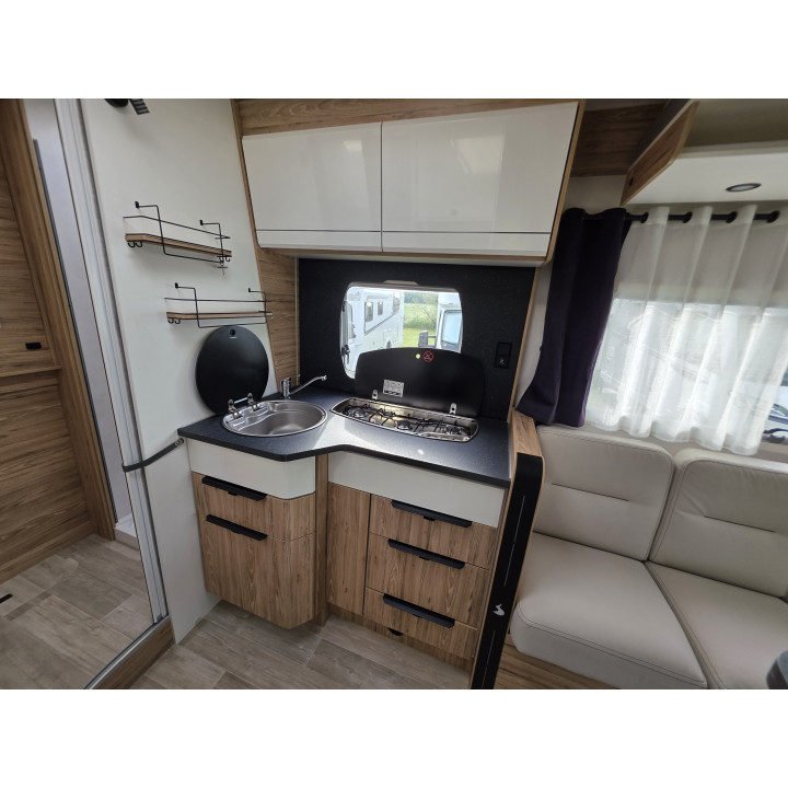 Bavaria T696D Nomade 2024 Attelage Tv Lithium Suspensions pneumatiques comme neuf
