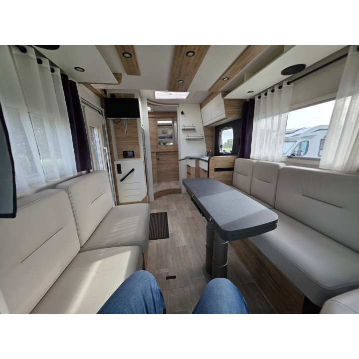 Bavaria T696D Nomade 2024 Attelage Tv Lithium Suspensions pneumatiques comme neuf