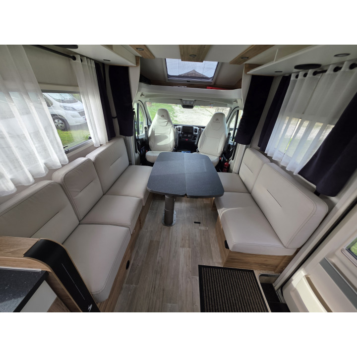 Bavaria T696D Nomade 2024 Attelage Tv Lithium Suspensions pneumatiques comme neuf