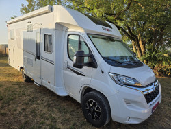 Camping-car profilé Pilote P746 FGJ Evidence état neuf Attelage Tv GPS occasion récente 2023
