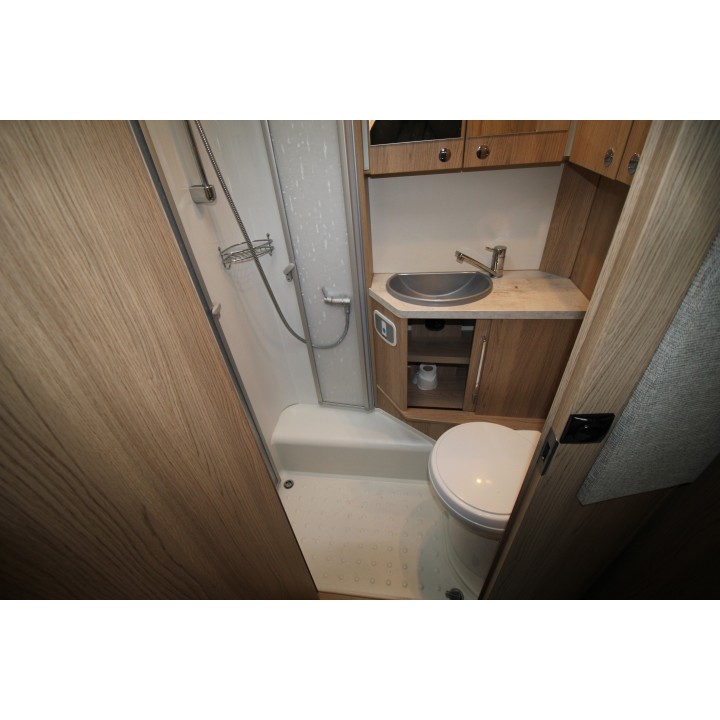 Camping-car profilé LMC Breezer V643G