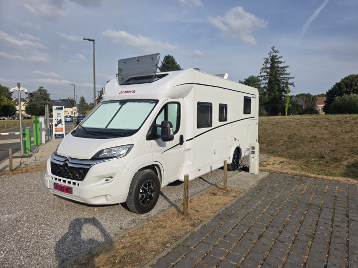 Dethleffs Just 90 T7052DBL 2024 occasion – 10 000 km