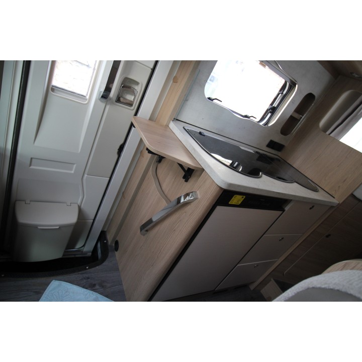 Camping-car profilé LMC Breezer V643G