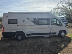 Rapido V68 2023 d’occasion – Lits jumeaux – 26 100 km