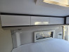 Placards hauts au-dessus du couchage arrière de l’Adria Twin Plus