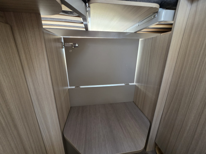 Espace de rangement intérieur de l’Adria Twin Plus