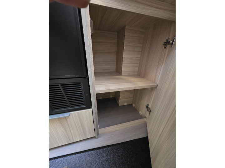 Placard de rangement de l’Adria Twin Plus 640 SLB