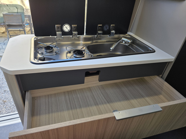 Coin cuisine de l’Adria Twin Plus 640 SLB
