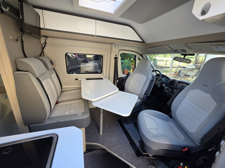 Dînette et table de l’Adria Twin Plus 640 SLB