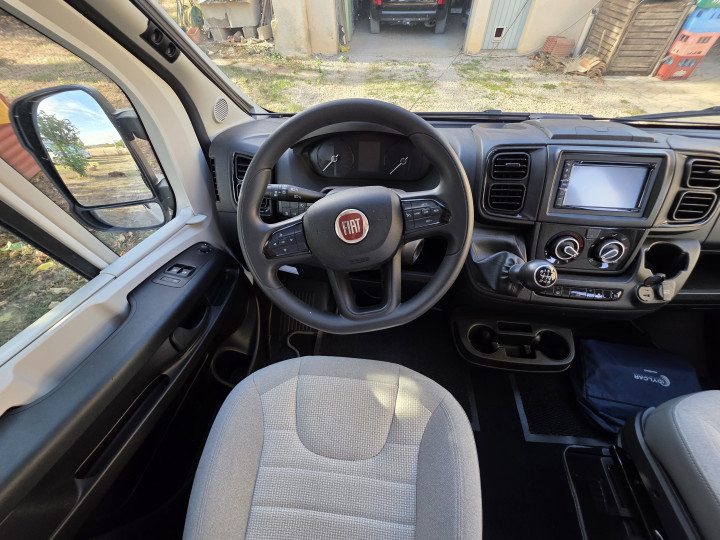 Poste de conduite Fiat Ducato de l’Adria Twin Plus