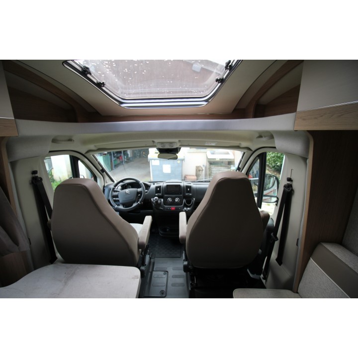 Camping-car profilé LMC Breezer V643G