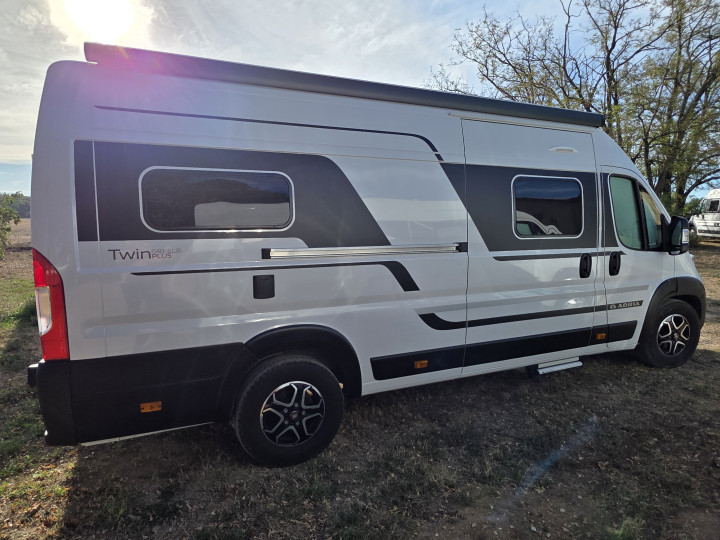 Profil extérieur du fourgon Adria Twin Plus 640 SLB
