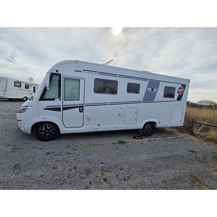 Camping-car intégral Pilote G720FC Sensation occasion récent