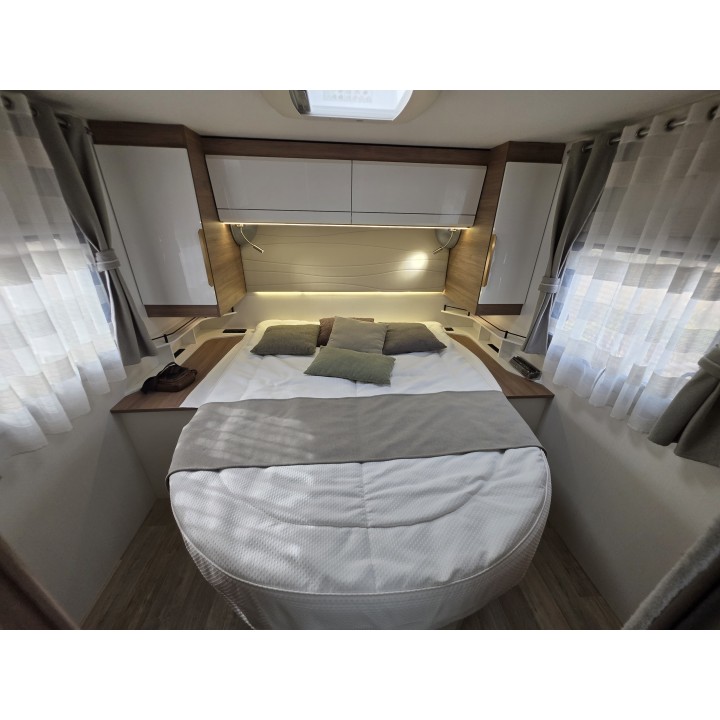 Camping-car intégral Pilote G720FC Sensation occasion récent