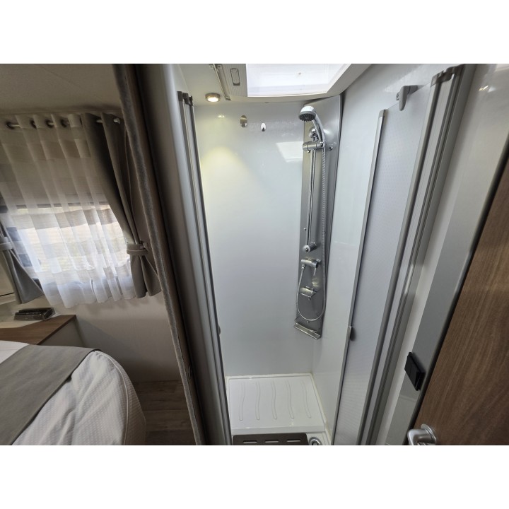 Camping-car intégral Pilote G720FC Sensation occasion récent