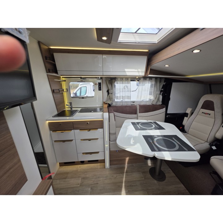 Camping-car intégral Pilote G720FC Sensation occasion récent