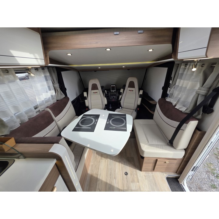Camping-car intégral Pilote G720FC Sensation occasion récent