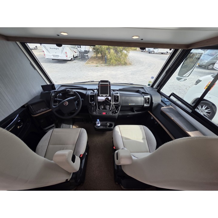Camping-car intégral Pilote G720FC Sensation occasion récent