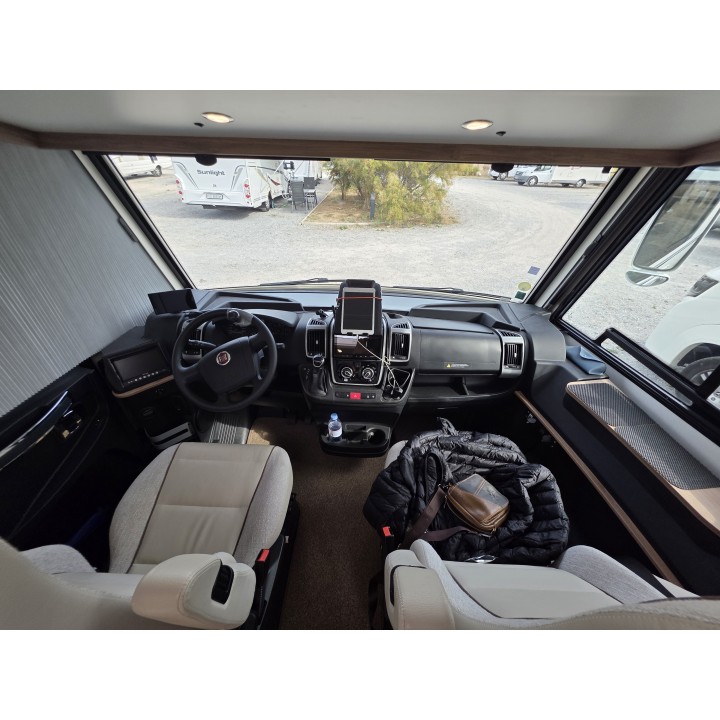 Camping-car intégral Pilote G720FC Sensation occasion récent