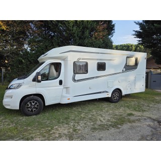 Camping-car profilé d'occasion Etrusco T7400SBC 7.40m TV ant sat store + options état neuf garantie 12 mois