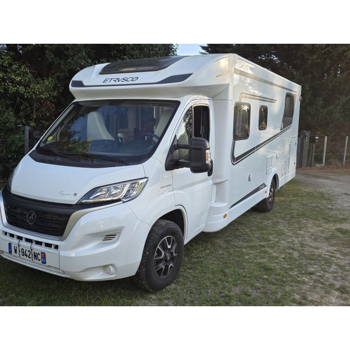 Camping-car profilé d'occasion Etrusco T7400SBC 7.40m TV ant sat store + options état neuf garantie 12 mois