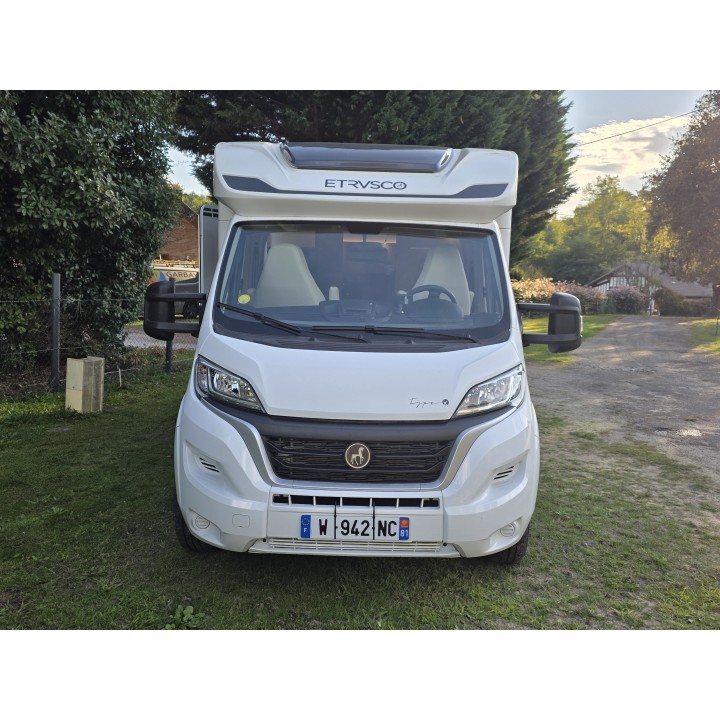 Camping-car profilé d'occasion Etrusco T7400SBC 7.40m TV ant sat store + options état neuf garantie 12 mois