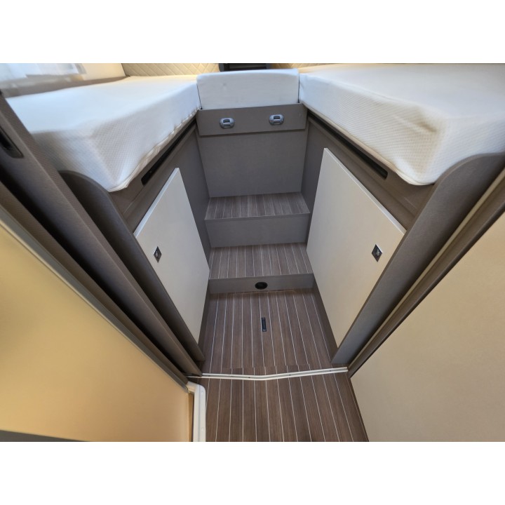 Camping-car profilé d'occasion Etrusco T7400SBC 7.40m TV ant sat store + options état neuf garantie 12 mois