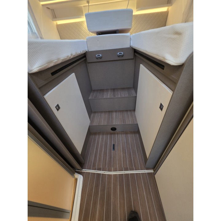 Camping-car profilé d'occasion Etrusco T7400SBC 7.40m TV ant sat store + options état neuf garantie 12 mois